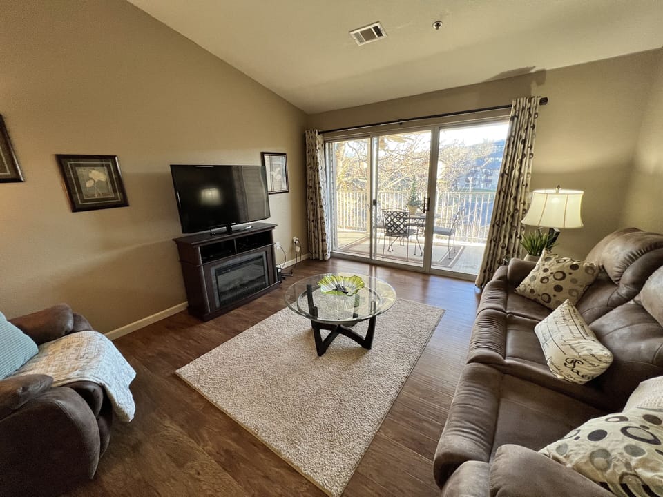 Living Room~ HDTVs with Cable