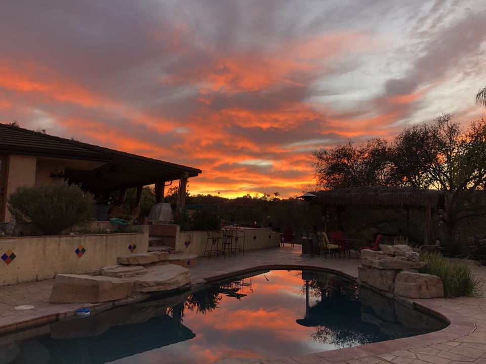 Hillside comfort and amazing Sunsets
"Hacienda El Nido,"  the Nest