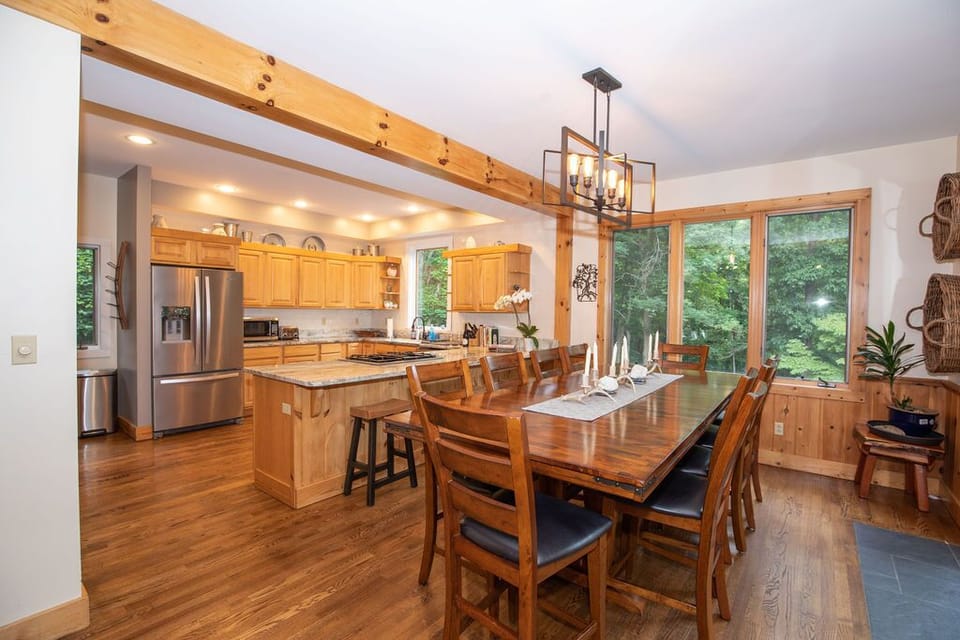 Ten top dining plus 3 barstools.  