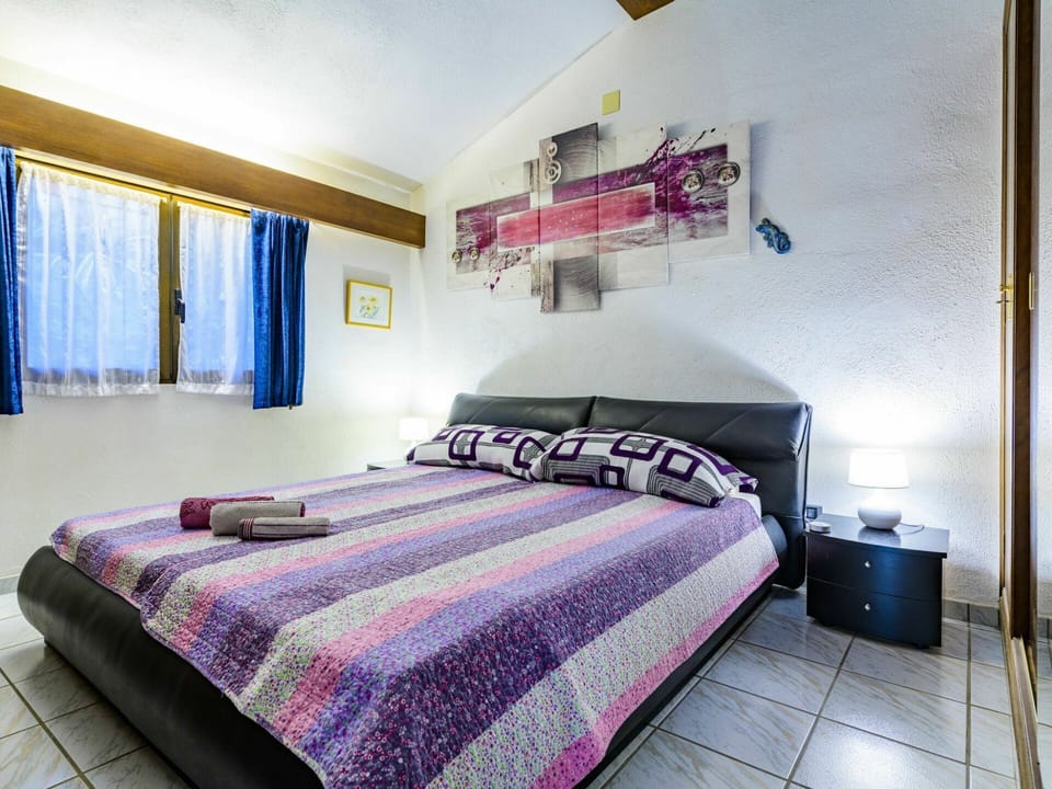 Property, Furniture, Building, Comfort, Blue, Bed Frame, Wood, Textile, Purple, Interior Design