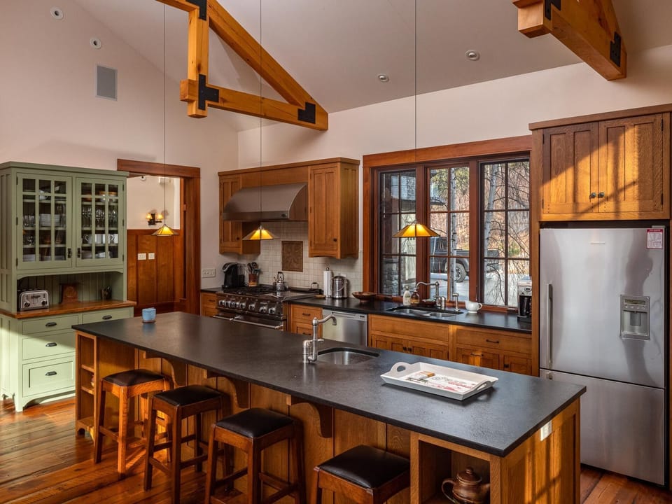 Headwall at The Peaks- Amazing Outdoor Living Room W/Sauna  Hot Tub (800)