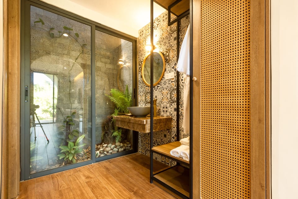 Design Suite, 1 King Bed, Patio, Garden View | Minibar, desk, laptop workspace, WiFi (free)