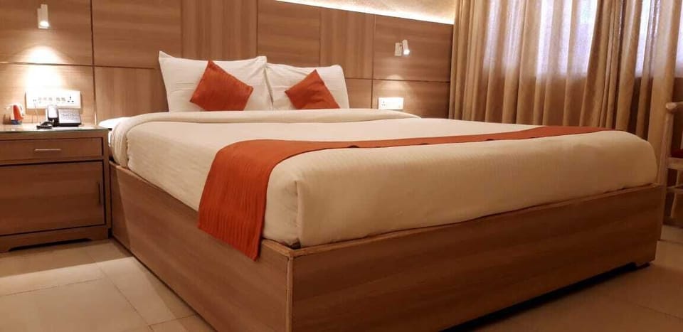 Double Room | Desk, blackout drapes, iron/ironing board, free WiFi