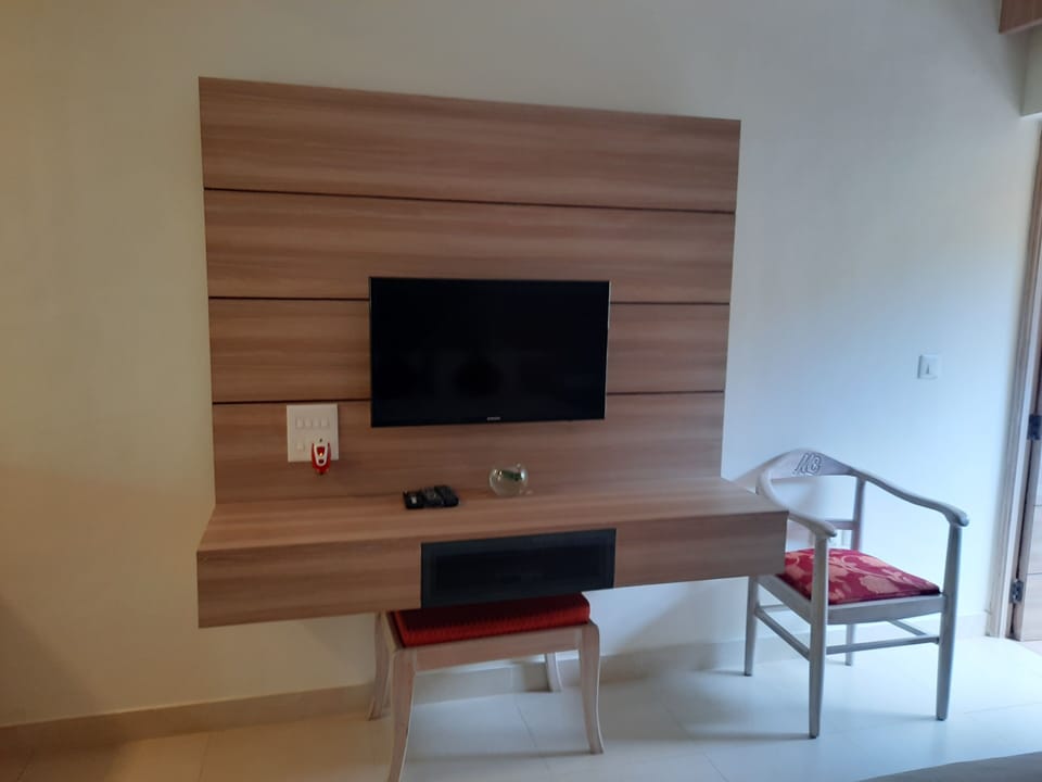 Double Room | Desk, blackout drapes, iron/ironing board, free WiFi