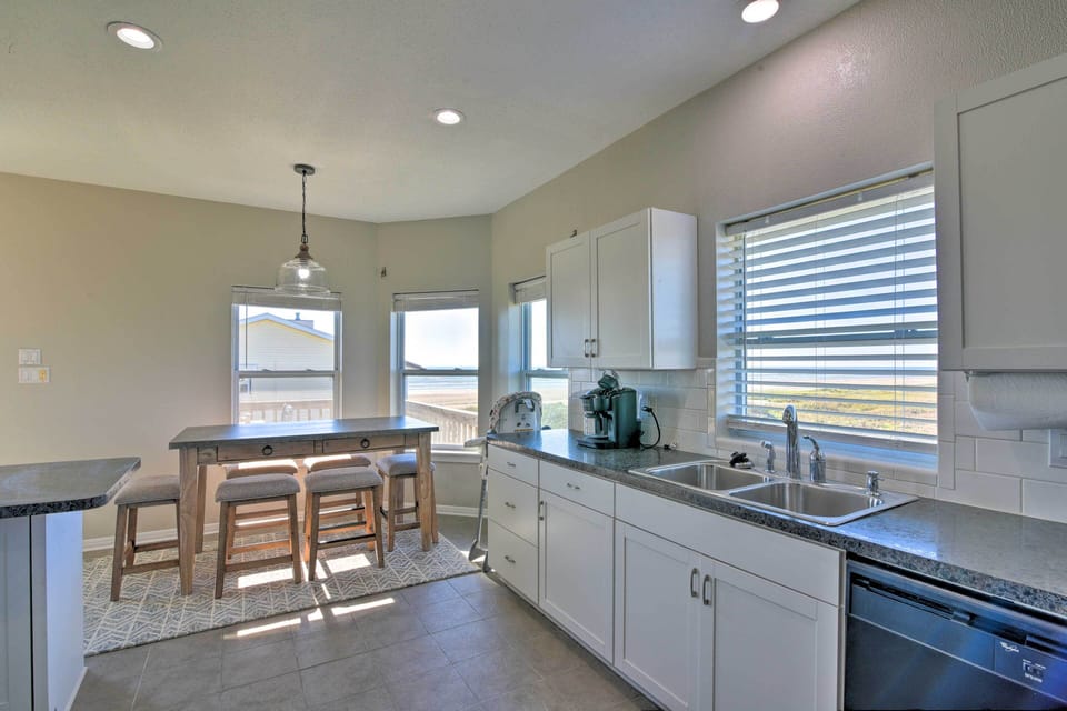 Kitchen | High Chair | Dishware Provided
