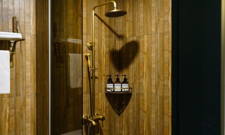 More Pretty Room_PC | Bathroom | Free toiletries, hair dryer, bathrobes, slippers
