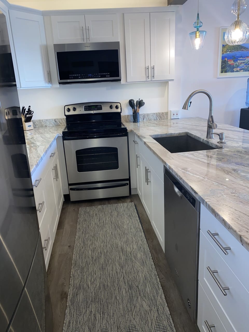 all new kitchen appliances with granite countertop
