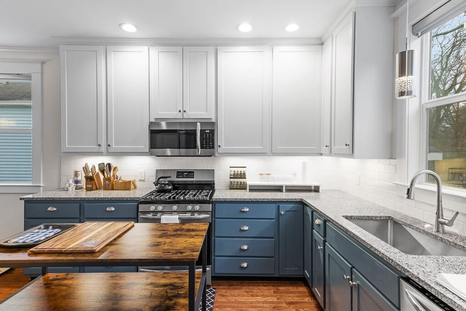 Kitchen Area - Brand new everything!