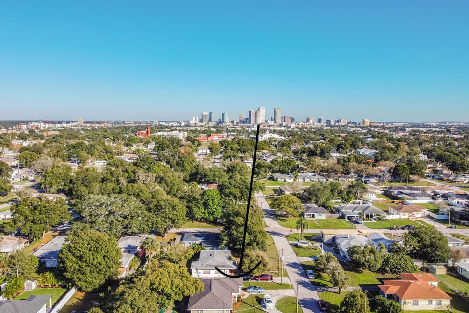 Minutes to Downtown Tampa, Bayshore and the Tampa Riverwalk! 
