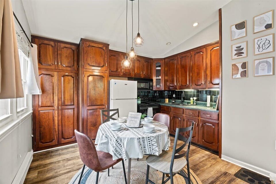 4-seater dining set

