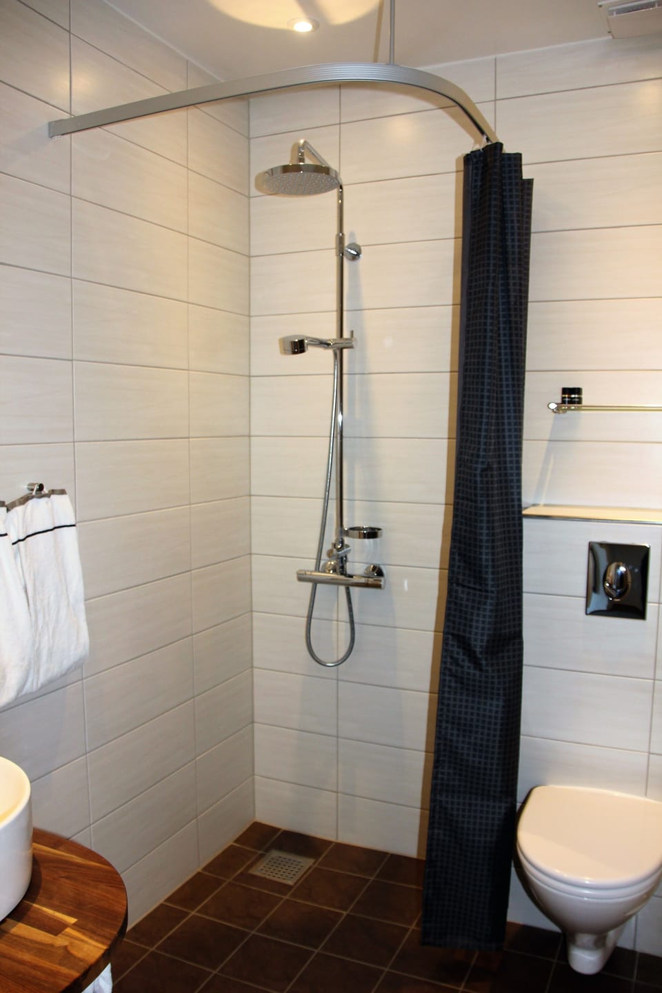Standard Room | Bathroom shower