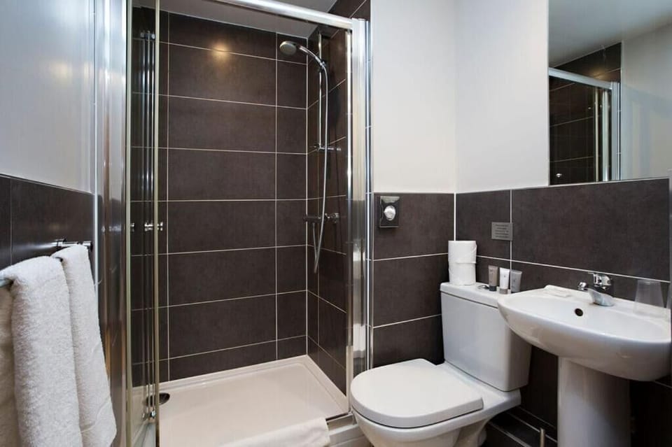Shower, free toiletries, hair dryer, towels