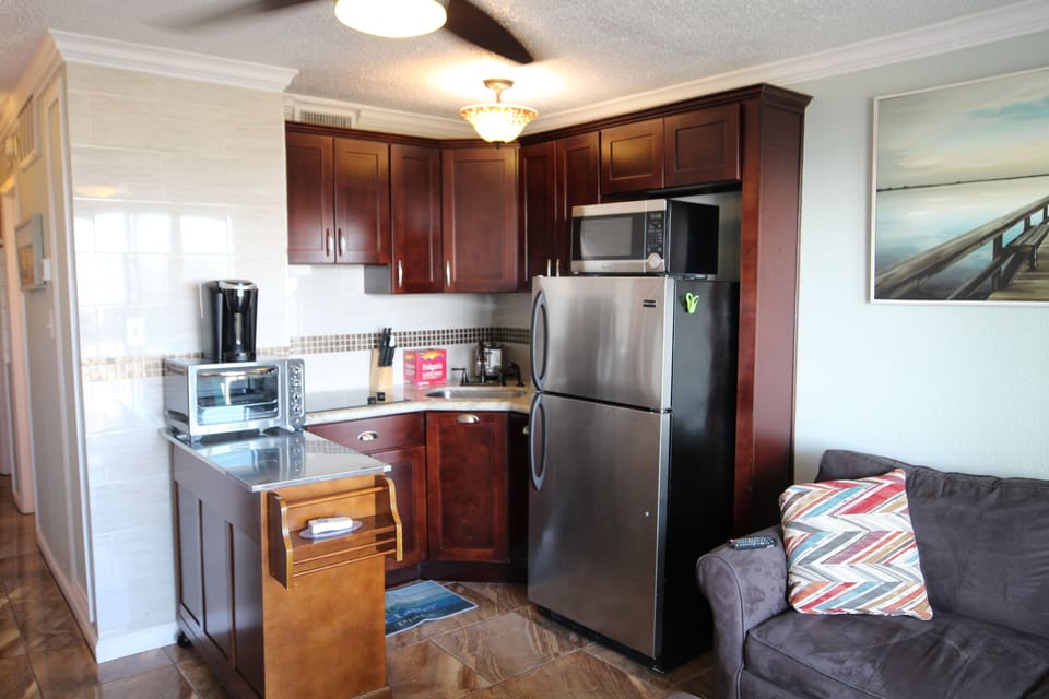 Full kitchen area (Kuerig, Electric Stove, Sink, Dishware, Silverware, Cookware)