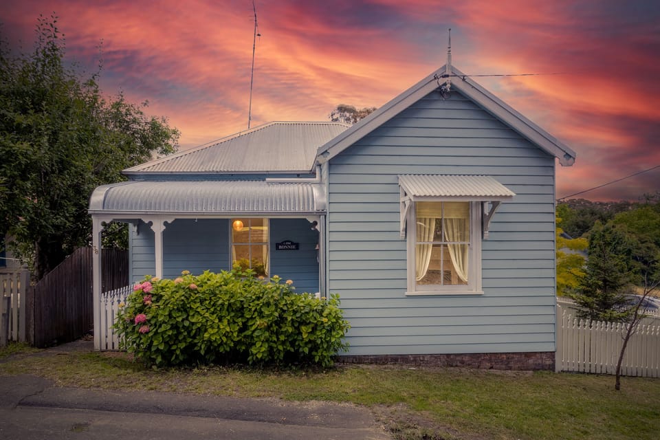 Front facade of the cottage