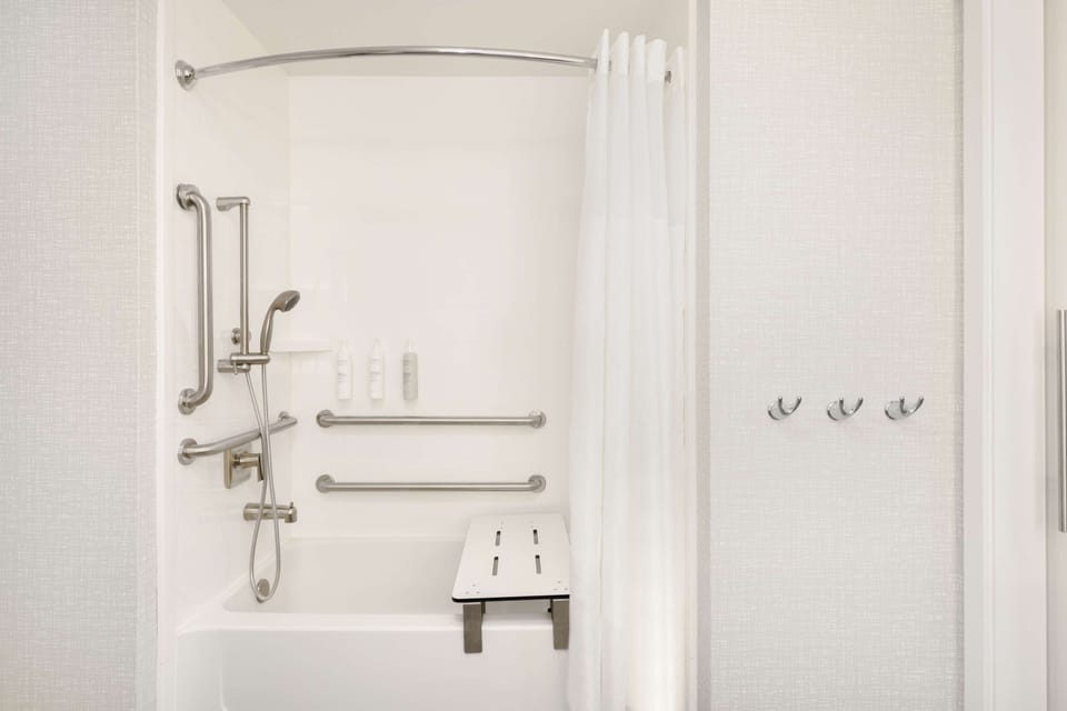 Room, 2 Queen Beds, Accessible, Bathtub (Mobility & Hearing) | Bathroom | Free toiletries, hair dryer, towels
