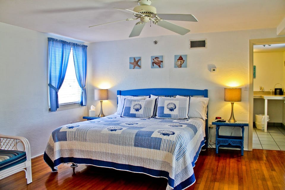 Superior King Room | Desk, blackout drapes, iron/ironing board, WiFi (free)