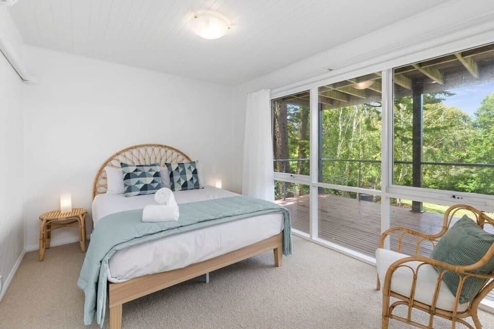 Queen bedroom downstairs with lake view