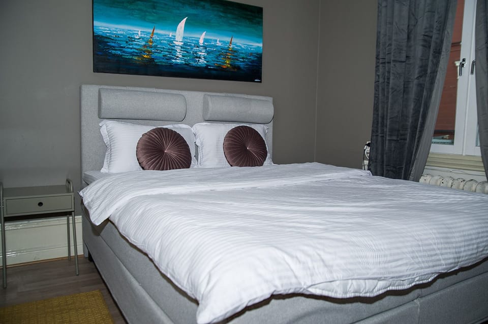 Double Room | Desk, soundproofing, WiFi (free), bed sheets