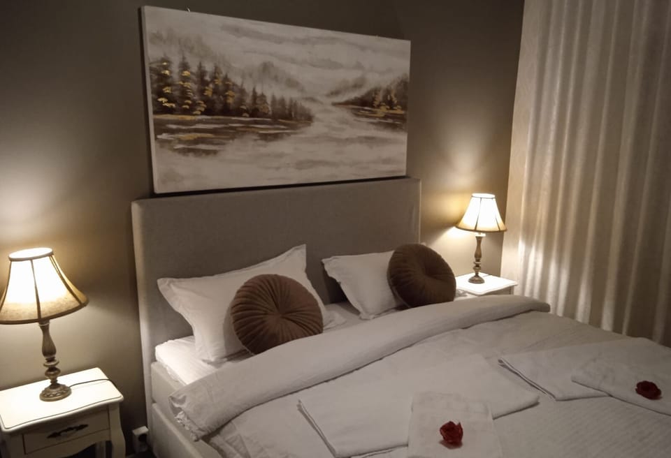 Comfort Single Room | Desk, soundproofing, WiFi (free), bed sheets