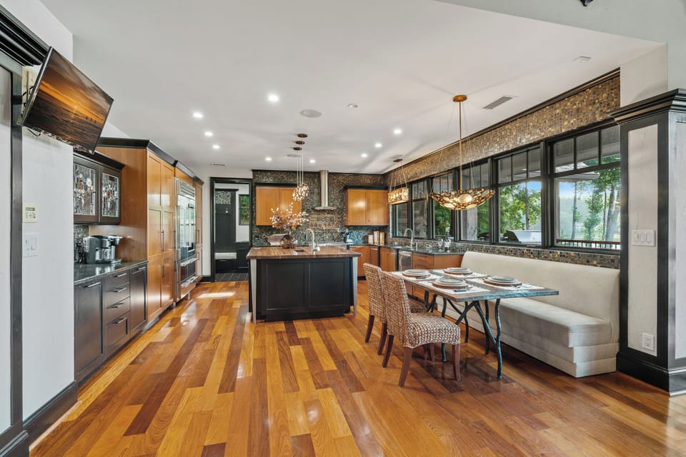 Fully large kitchen with breakfast nook seating with four plus.