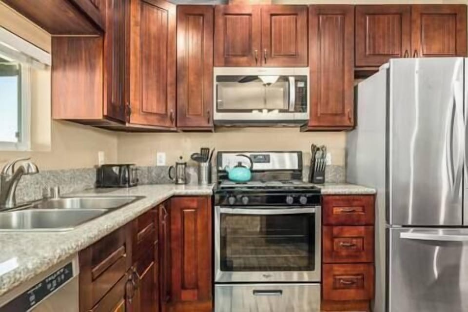 Full kitchen with new stainless appliances