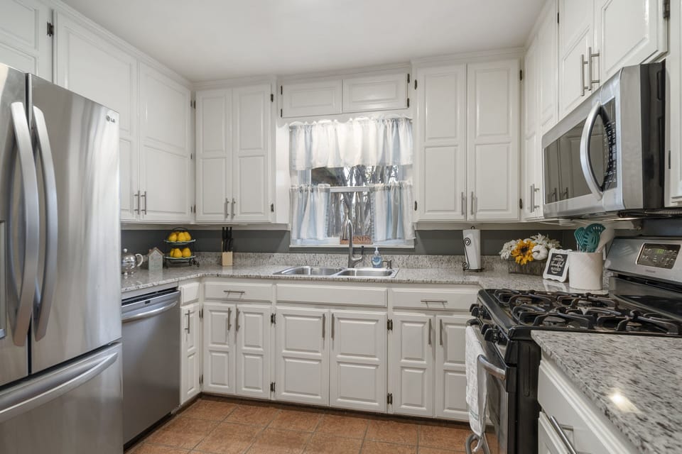 Dish washer, coffee machine, large refrigerator and nice stovetop.