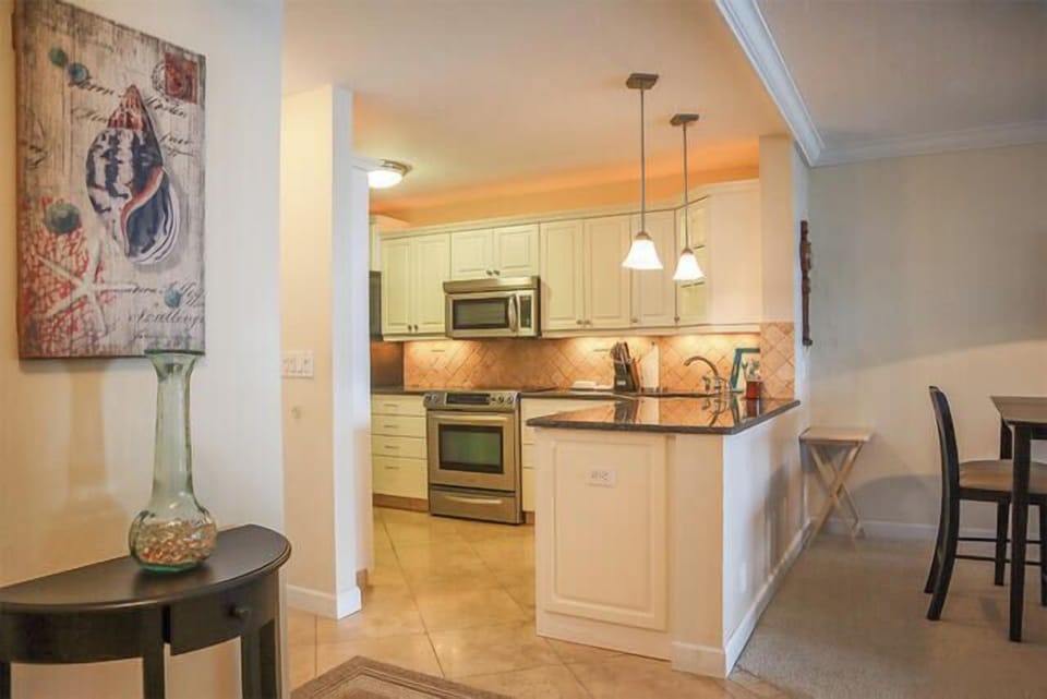 Beautiful Kitchen facilitates dining in for the whole family