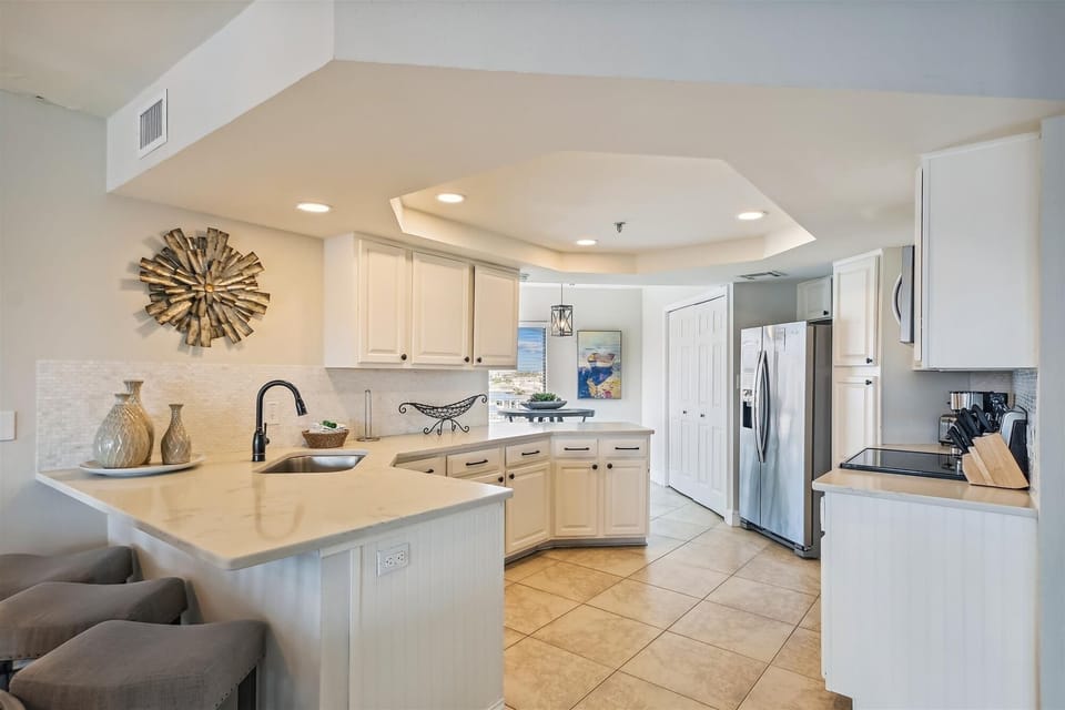 Condo, 3 Bedrooms | Private kitchen | Coffee/tea maker, fridge, oven, stovetop