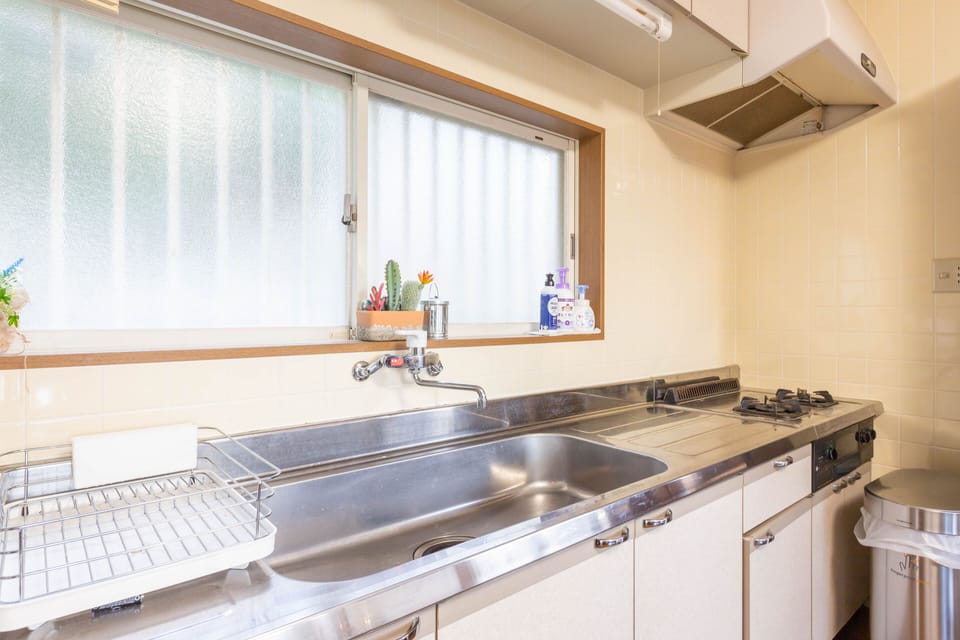 Basic House | Private kitchen | Fridge, microwave, stovetop, rice cooker