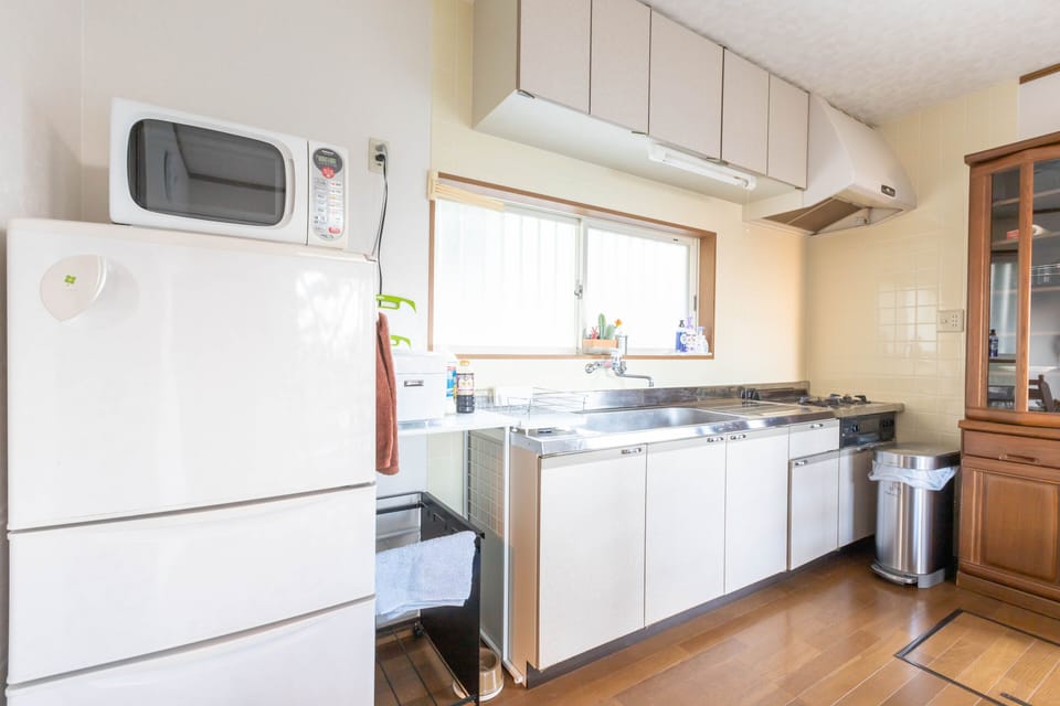 Basic House | Private kitchen | Fridge, microwave, stovetop, rice cooker