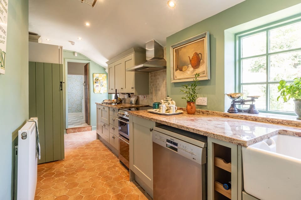 Pear Tree Cottage Bourton Kitchen - StayCotswold