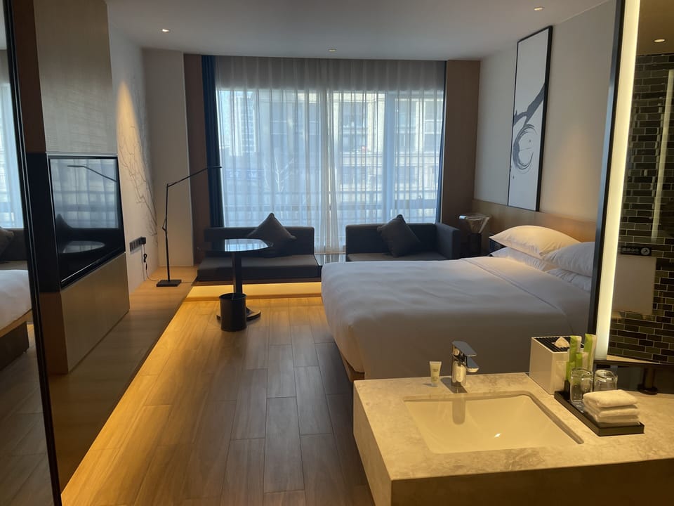 Superior Room, 1 King Bed | Desk, laptop workspace, soundproofing, iron/ironing board