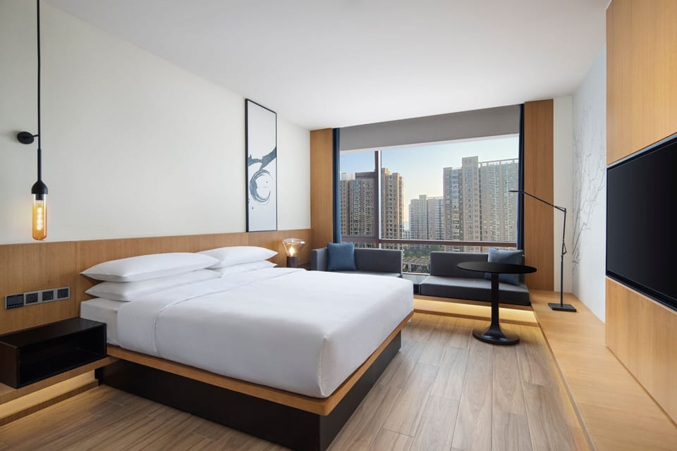 Superior Room, 1 King Bed | Desk, laptop workspace, soundproofing, iron/ironing board