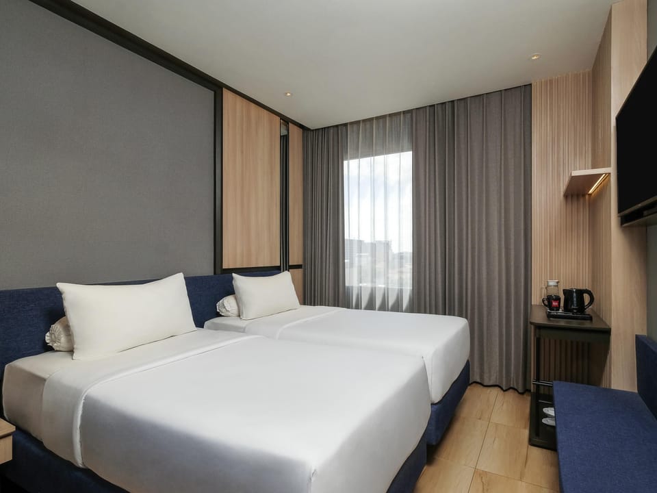 Classic Room, 2 Twin Beds | Desk, laptop workspace, soundproofing, free WiFi