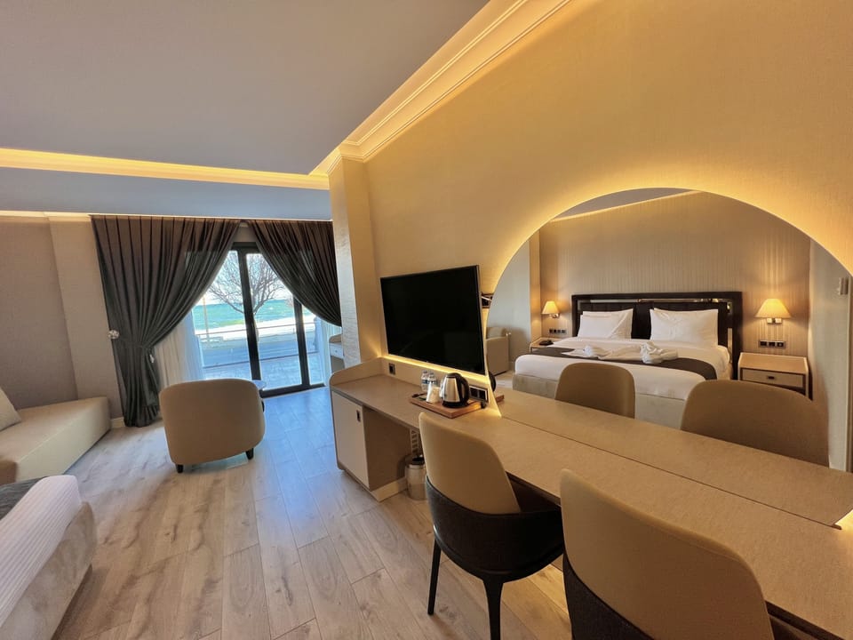 Elite Suite | Premium bedding, Select Comfort beds, minibar, in-room safe