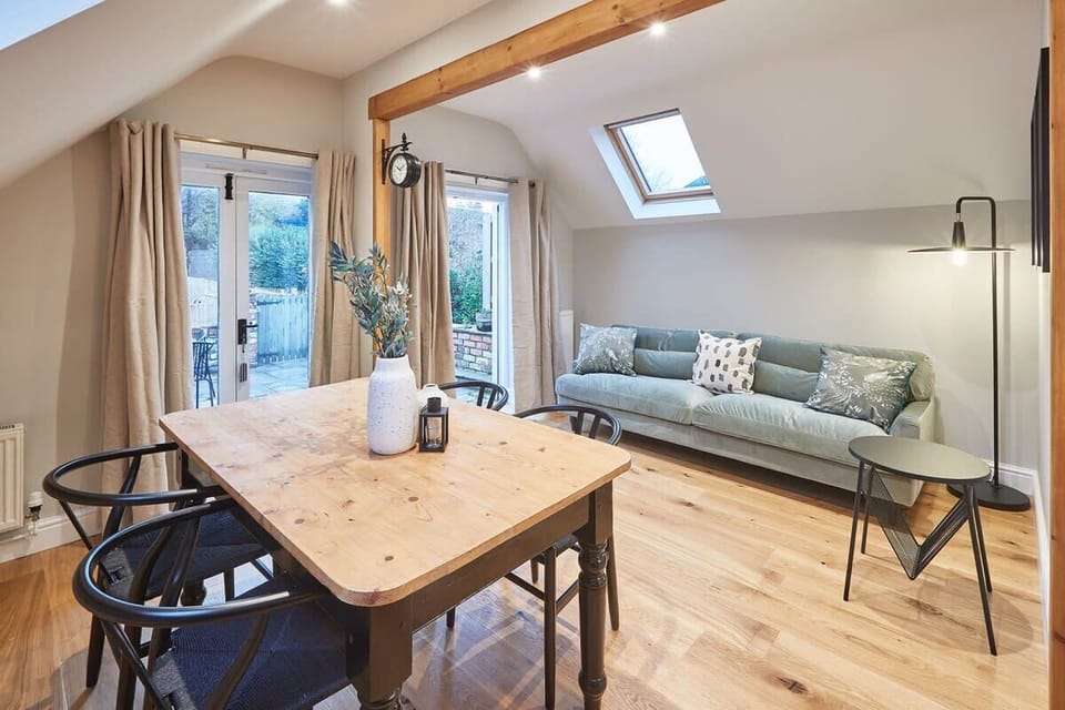 Sleepers @ No.8, Pickering - Host & Stay