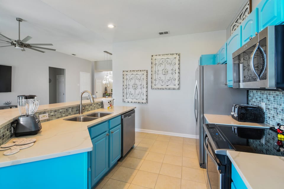 Cook to your liking in this fully stocked kitchen. Mickey waffles? CHECK!