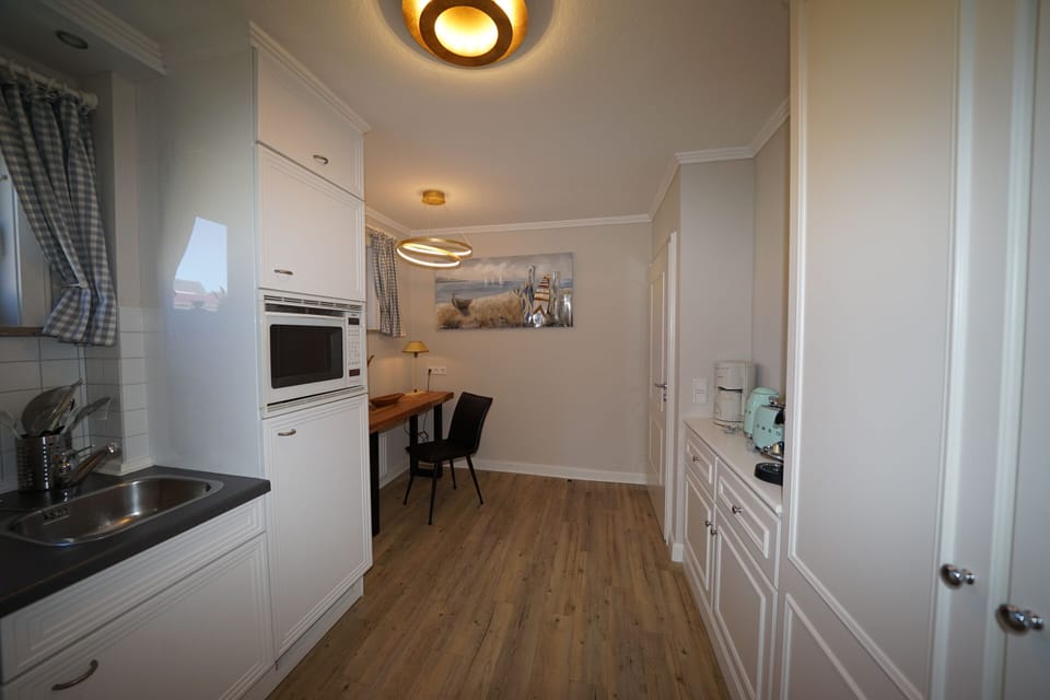 Exclusive Apartment, Private Bathroom (Strand-Loft) | Shared kitchen