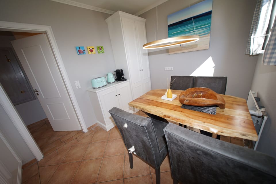 Deluxe Apartment, Private Bathroom | Restaurant
