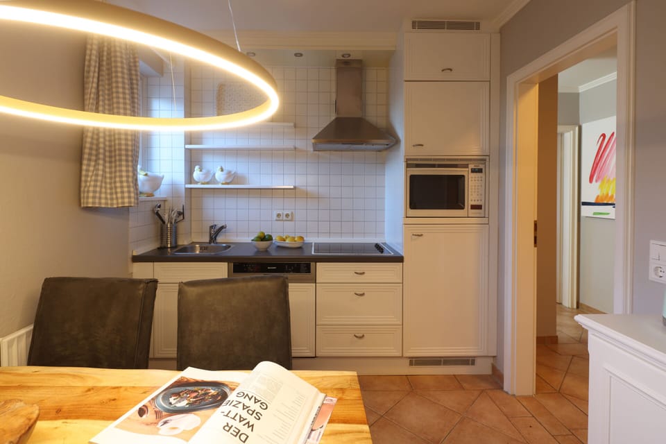 Deluxe Apartment, Private Bathroom | Shared kitchen