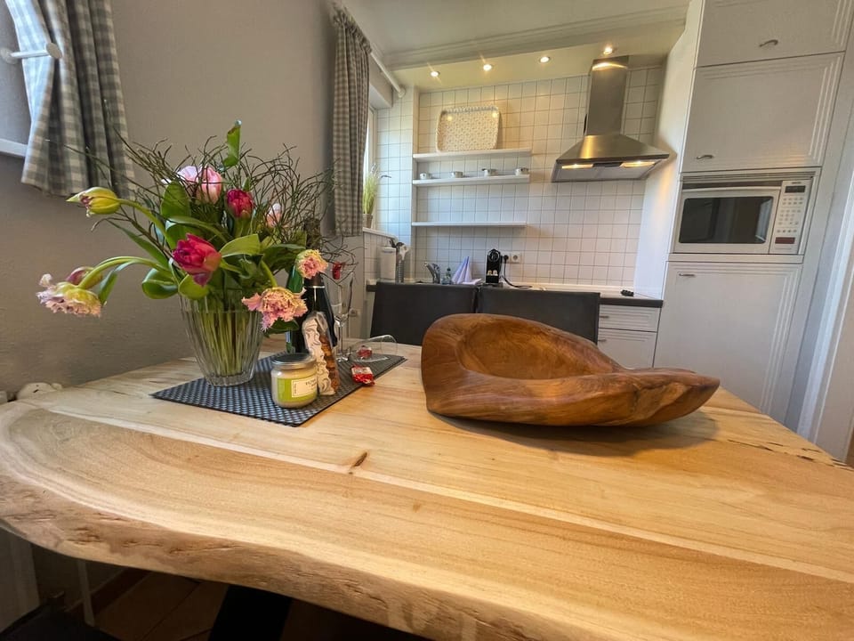 Deluxe Apartment, Private Bathroom | Restaurant
