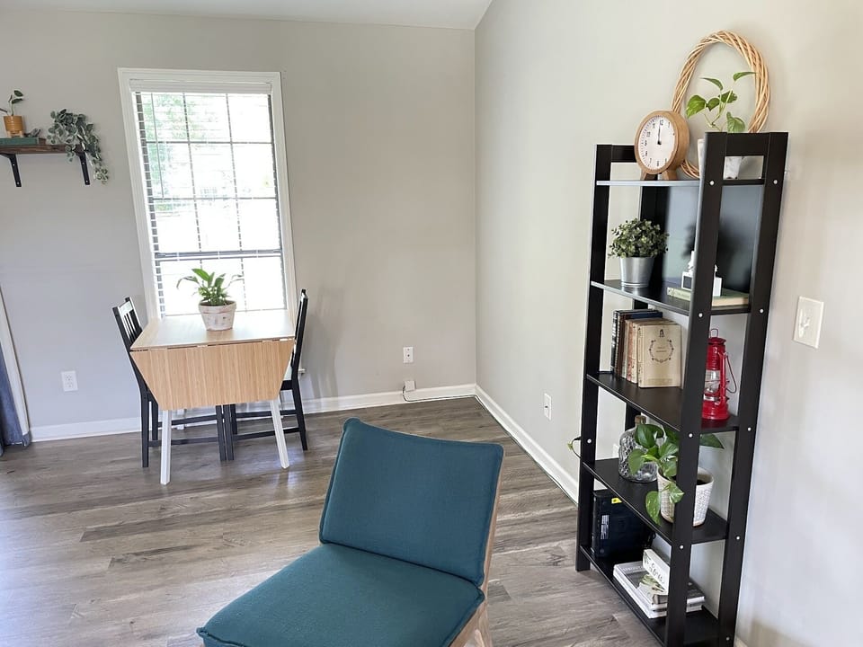 Drop-leaf table. Seats 4. Additional chairs provided.