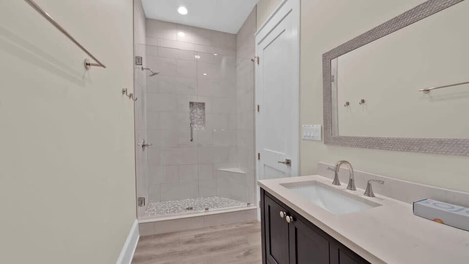 2nd Floor King Suite Private Bath 