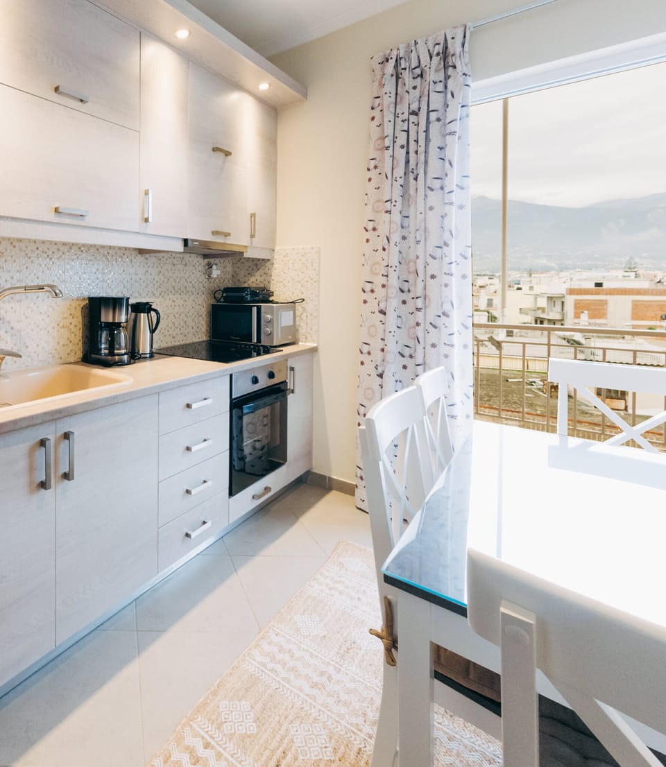 City Apartment, 1 Queen Bed with Sofa bed, Balcony, City View | Private kitchen | Full-size fridge, microwave, oven, stovetop