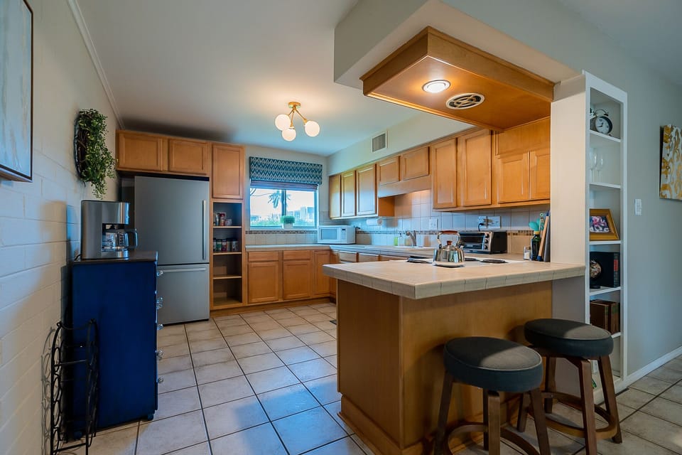 Fully equipped kitchen.