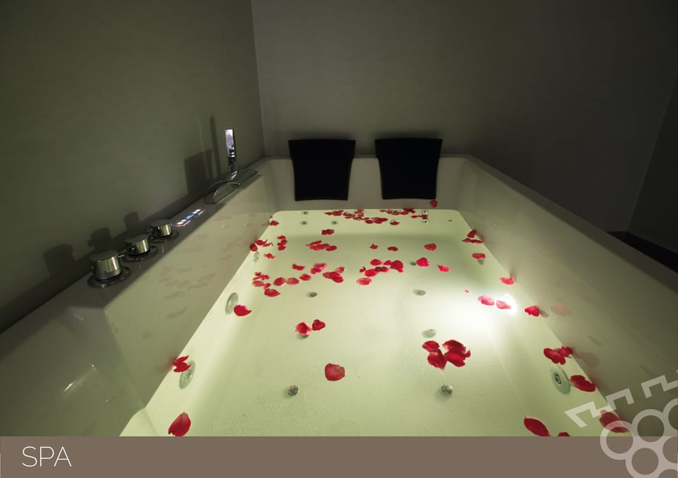 Couples treatment rooms, massages