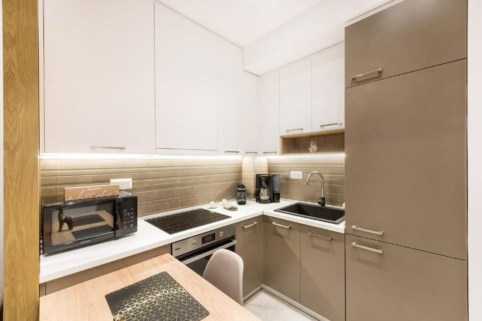 Comfort Apartment, 1 Queen Bed with Sofa bed | Private kitchen | Full-size fridge, microwave, oven, stovetop
