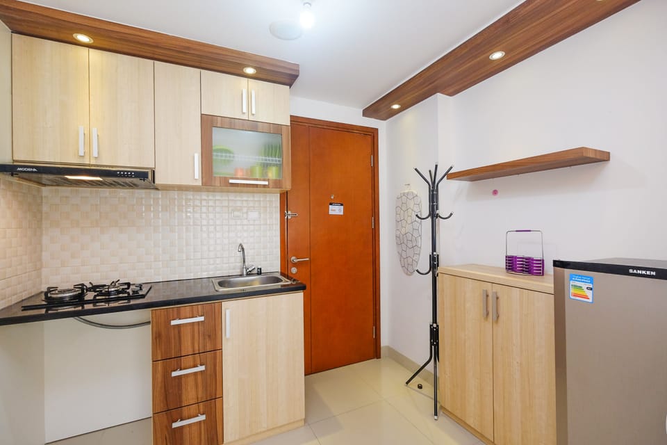 Room | Private kitchen | Fridge, stovetop, cookware/dishes/utensils