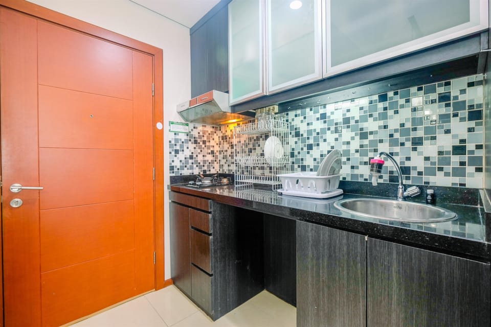 Room | Private kitchen | Fridge, stovetop, cookware/dishes/utensils