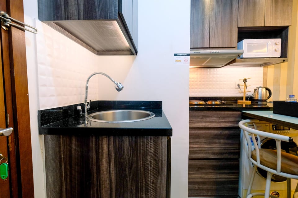Room | Private kitchen | Fridge, stovetop, cookware/dishes/utensils